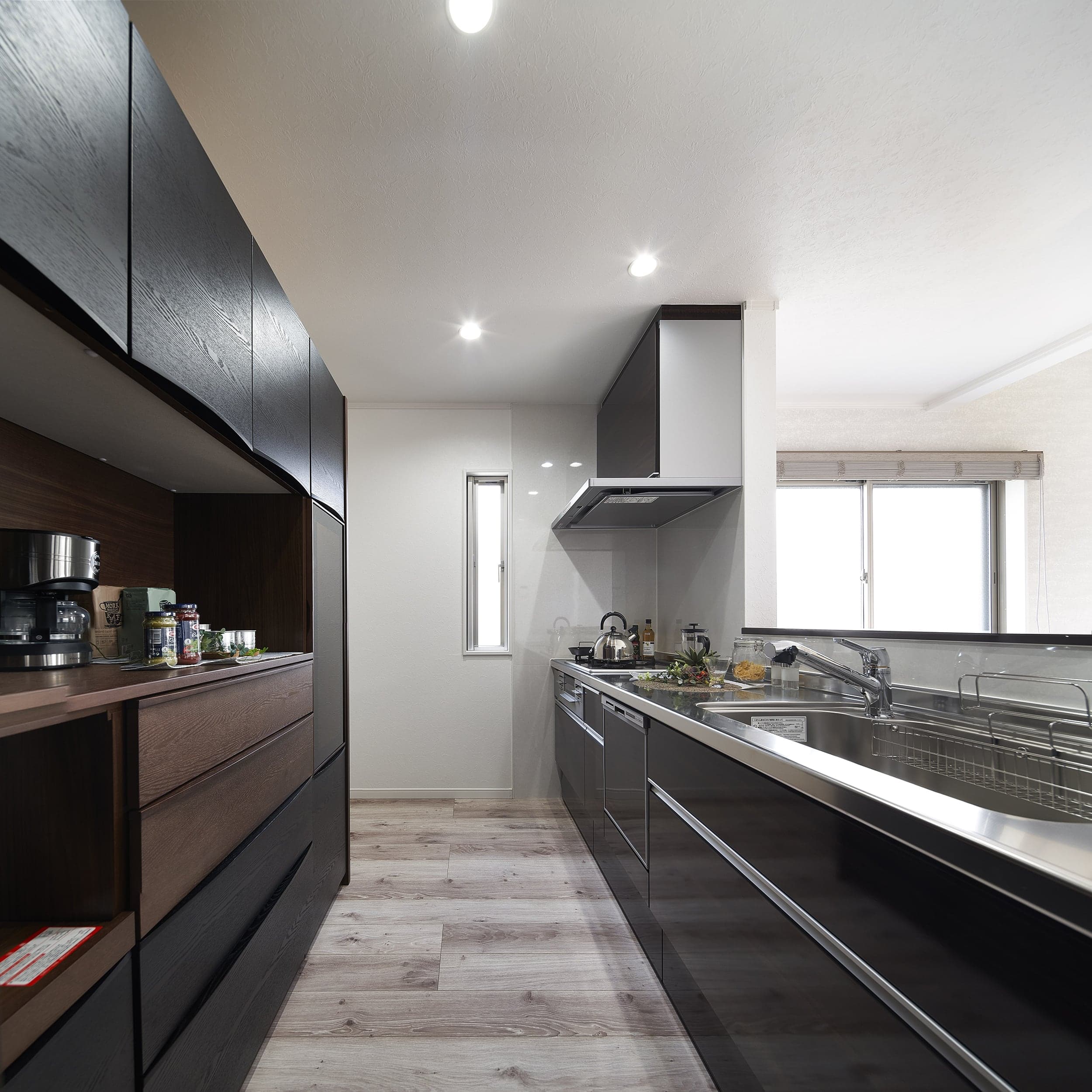 Moderna kuhinja sa high-gloss finishom